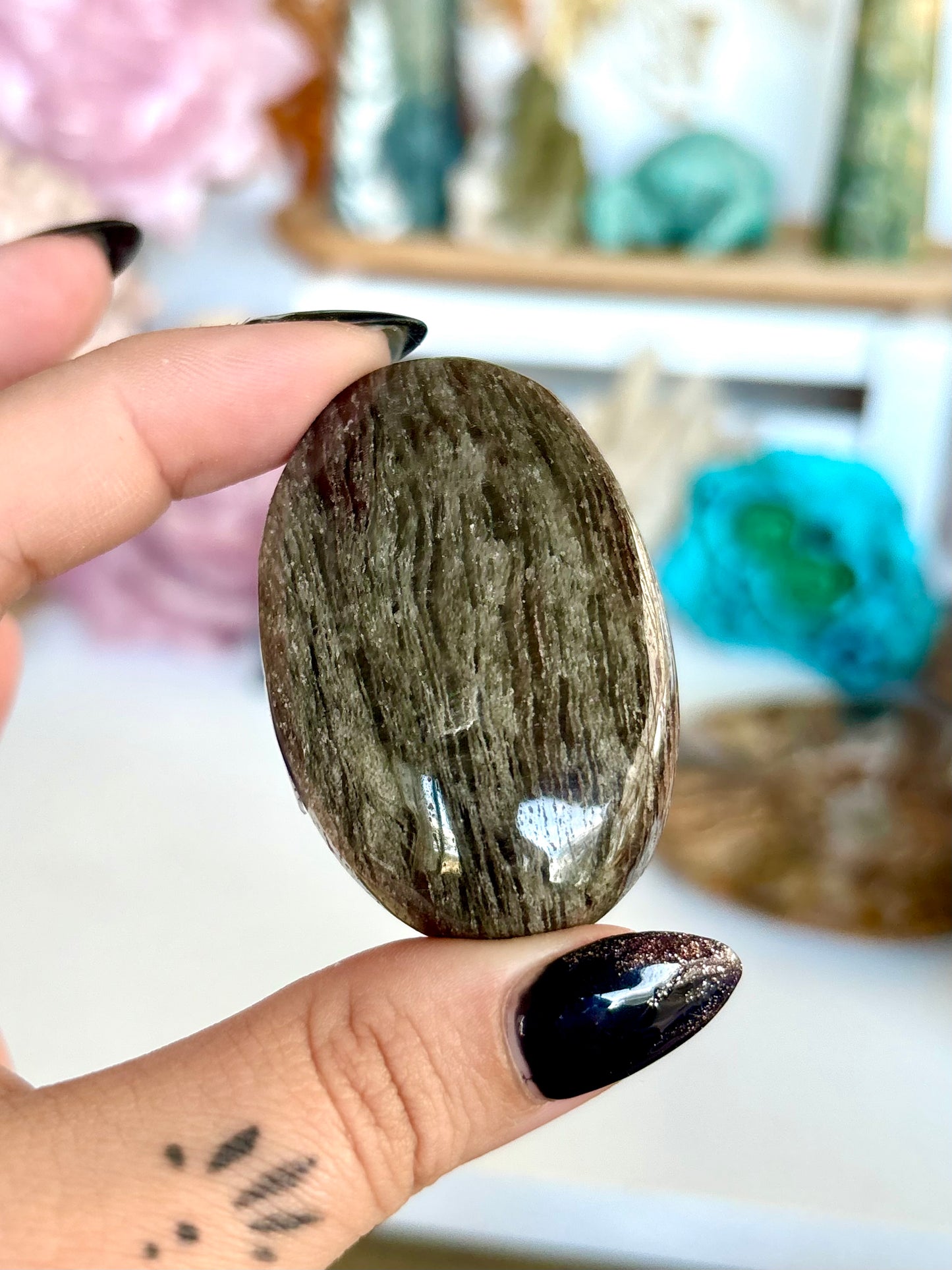 Thousand Layer Quartz Palm Stone