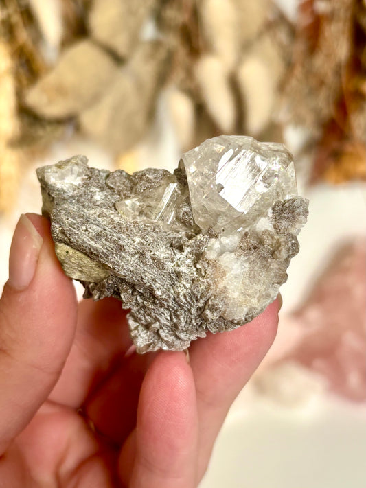 Diamond Quartz on Muscovite & Matrix (2)
