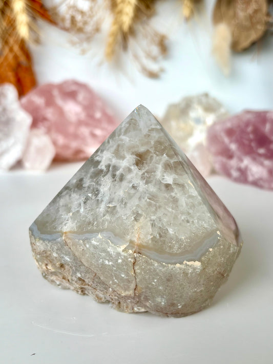 Agate/Quartz Cute Base Polished Point