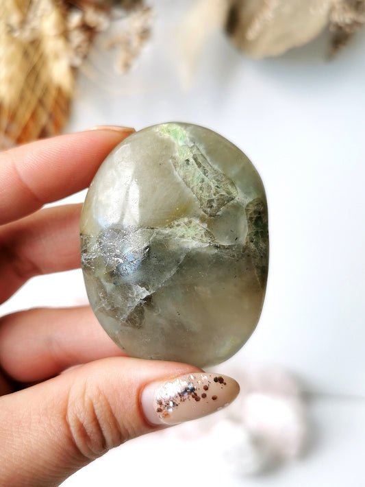 Green Moonstone Palm stone (C)